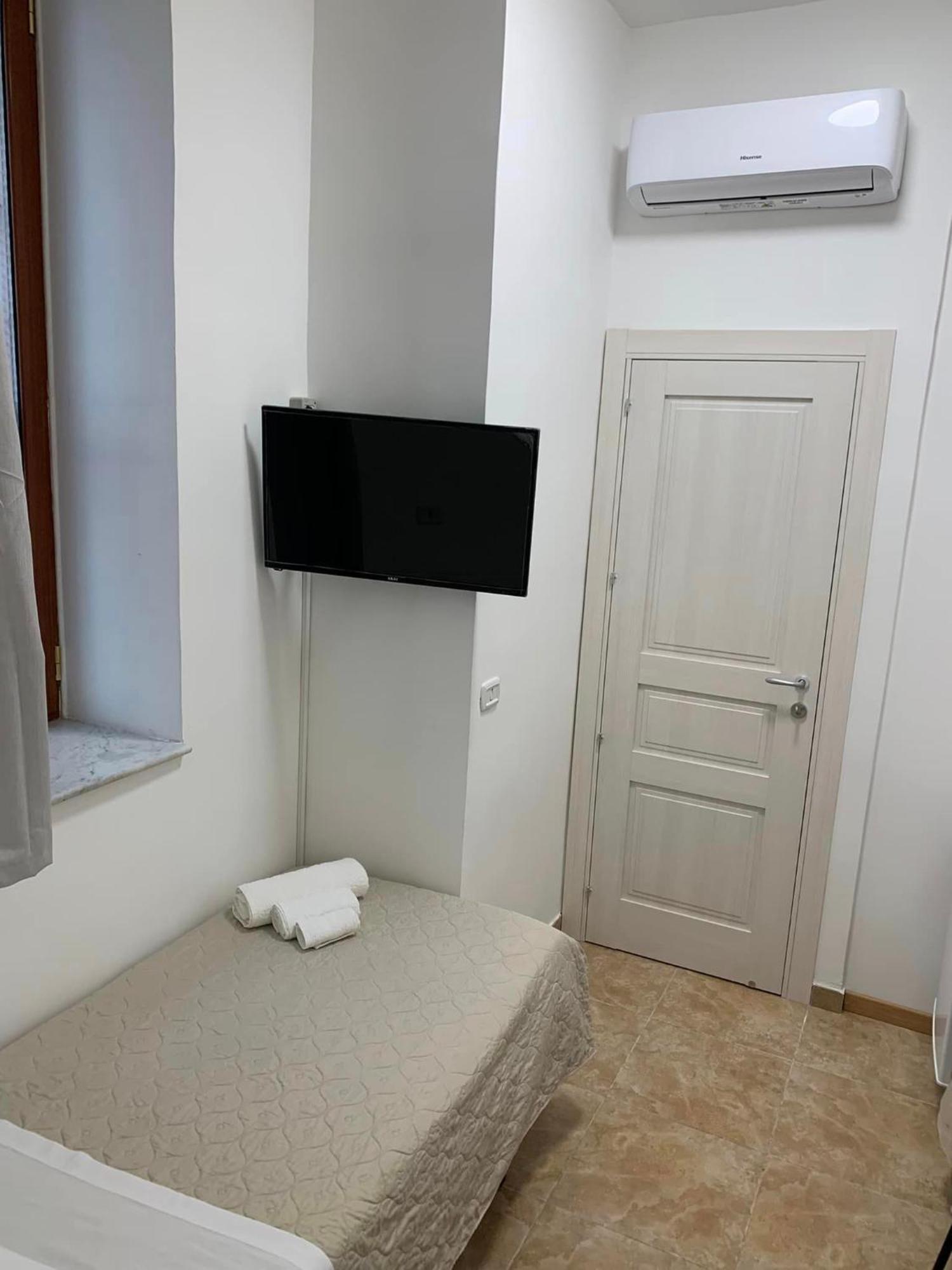 Miris Home Fast And Comfortable With Self Check In 8 Minutes Walk Near Naples Airport Nápoles Quarto foto